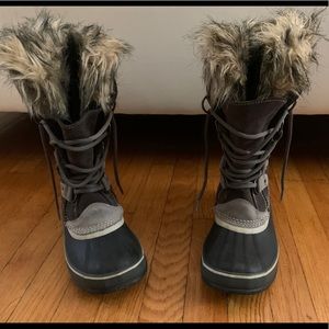SOREL JOAN OF ARCTIC winter boots  like new 7.5